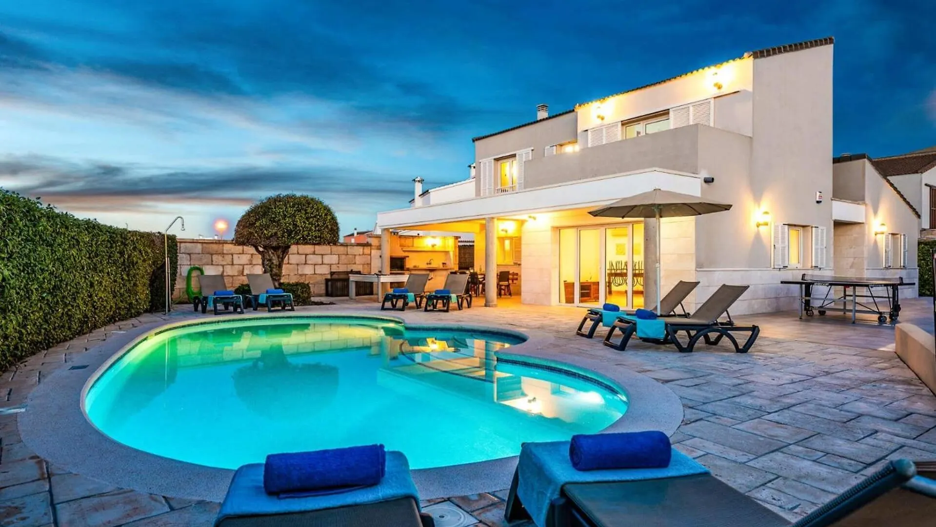 Villa Gris By Villa Plus contacts